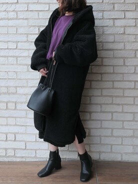 「パープル×黒」｜「アイテム（スウェット）」を使った、Mamiさん（レディース・159cm）の秋コーディネート