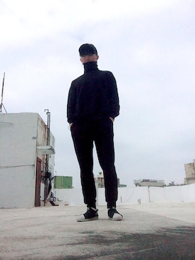 「UNIQLO（ユニクロ）のアイテム（Chinos、ブラック系）」を使った、오이민/Minminさん（メンズ・173cm）の冬コーディネート