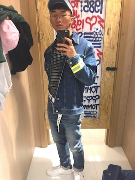 「TOMMY HILFIGER（トミーヒルフィガー）のアイテム（デニムジャケット）」を使った、오이민/Minminさん（メンズ・175cm）の冬コーディネート