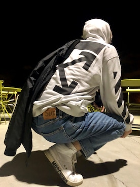 「off white」｜「アイテム（ダウンジャケット/コート）」を使った、6rownieさん（メンズ・183cm）の春コーディネート