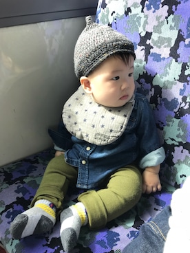 「アイテム（スタイ/よだれかけ、グレー系）」を使った、さくままさん（キッズ・70cm）の秋コーディネート