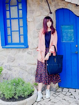 「travel」｜「アイテム（Tシャツ/カットソー）」を使った、Livaさん（レディース・174cm）の秋コーディネート