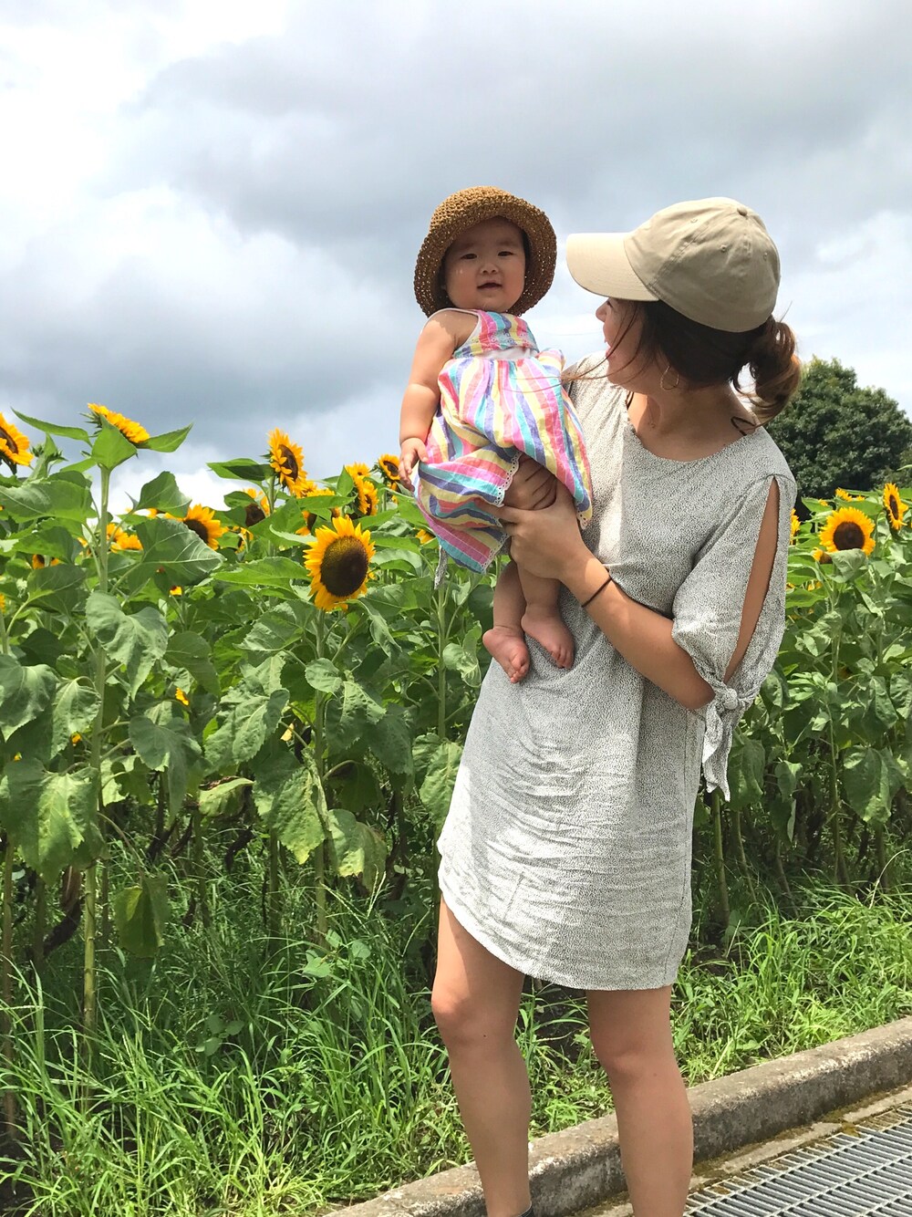 「ひまわり畑」｜「GAPのアイテム（ワンピース、その他）」を使った、SaRaさん（レディース・164cm）の夏コーディネートの1枚目の写真