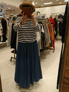 「tumugu（ツムグ）のアイテム（スカート、ブルー系）」を使った、みさびっちさん（レディース・146cm）の春コーディネート