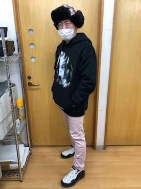「オフホワイト」｜「アイテム（チノパンツ）」を使った、おがっちさん（メンズ・168cm）の冬コーディネート