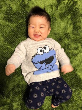 「H&M（エイチ・アンド・エム）のアイテム（スウェット、グレー系）」を使った、トイボーイさん（キッズ・80cm）の秋コーディネート