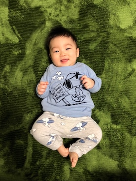 「H&M（エイチ・アンド・エム）のアイテム（スウェット、ブルー系）」を使った、トイボーイさん（キッズ・80cm）の秋コーディネート
