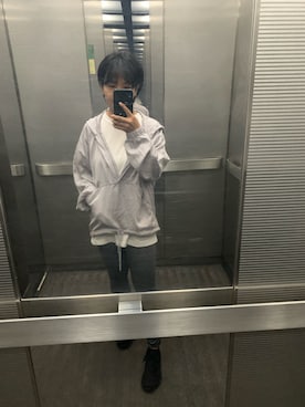 「アイテム（ジャージ、シルバー系）」を使った、花枝完さん（レディース・154cm）の秋コーディネート
