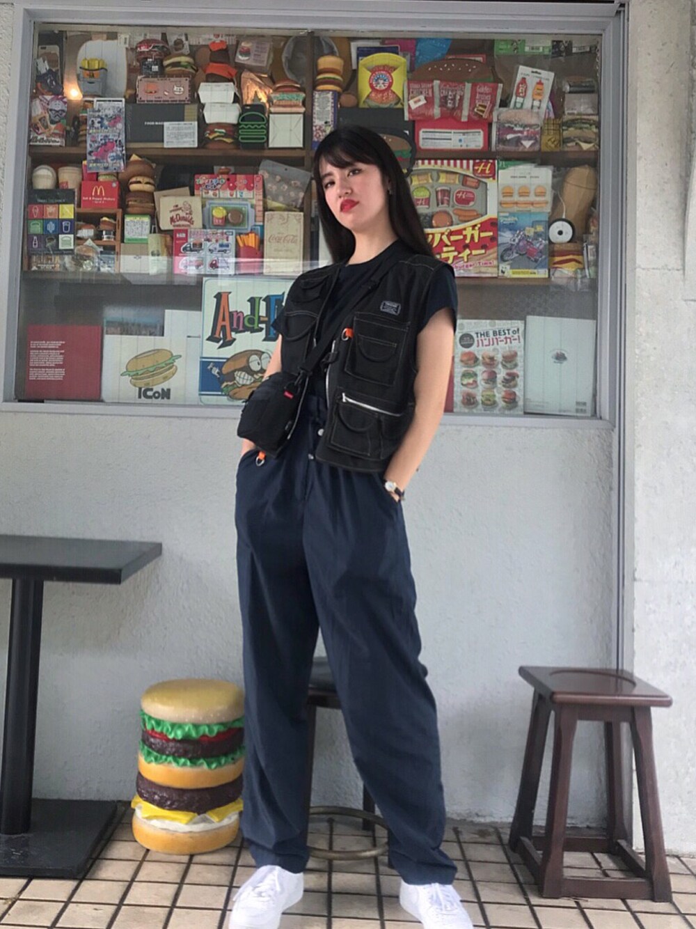 「フィッシングベスト、ベスト、ストリート、ストリート系、ナイキエアフォース、NIKE AIR FORCE」｜「no brandのアイテム（ベスト、ブラック系）」を使った、YURIさん（レディース・173cm）の秋コーディネートの1枚目の写真
