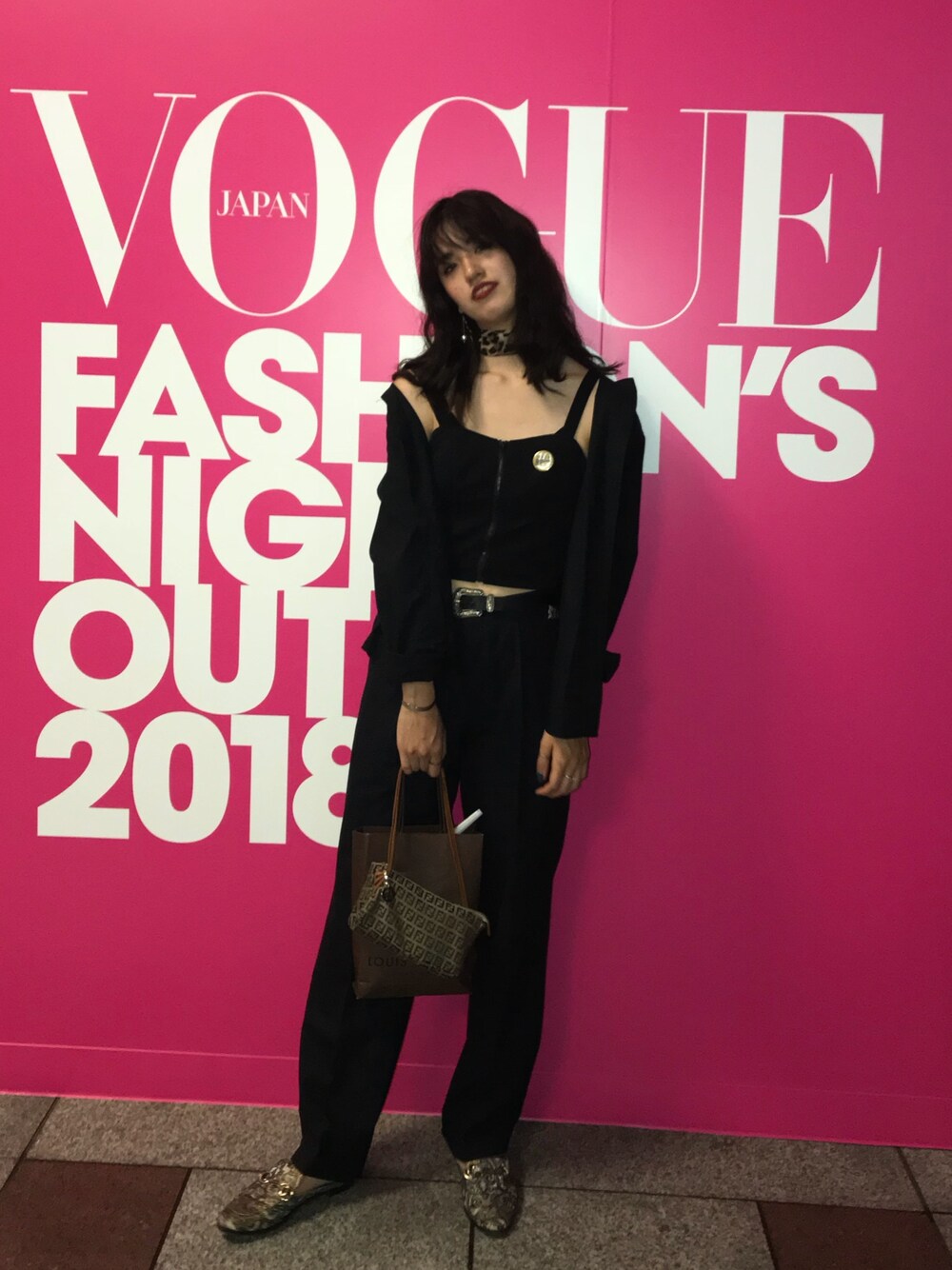 「FNO、FNO2018、fnojp、VOGUE FASHION'S NIGHT OUT、表参道、GUCCI、オールブラック、ブラックコーデ、ブラック、モード」｜「FENDIのアイテム（ハンドバッグ、ベージュ系）」を使った、YURIさん（レディース・173cm）の秋コーディネートの1枚目の写真