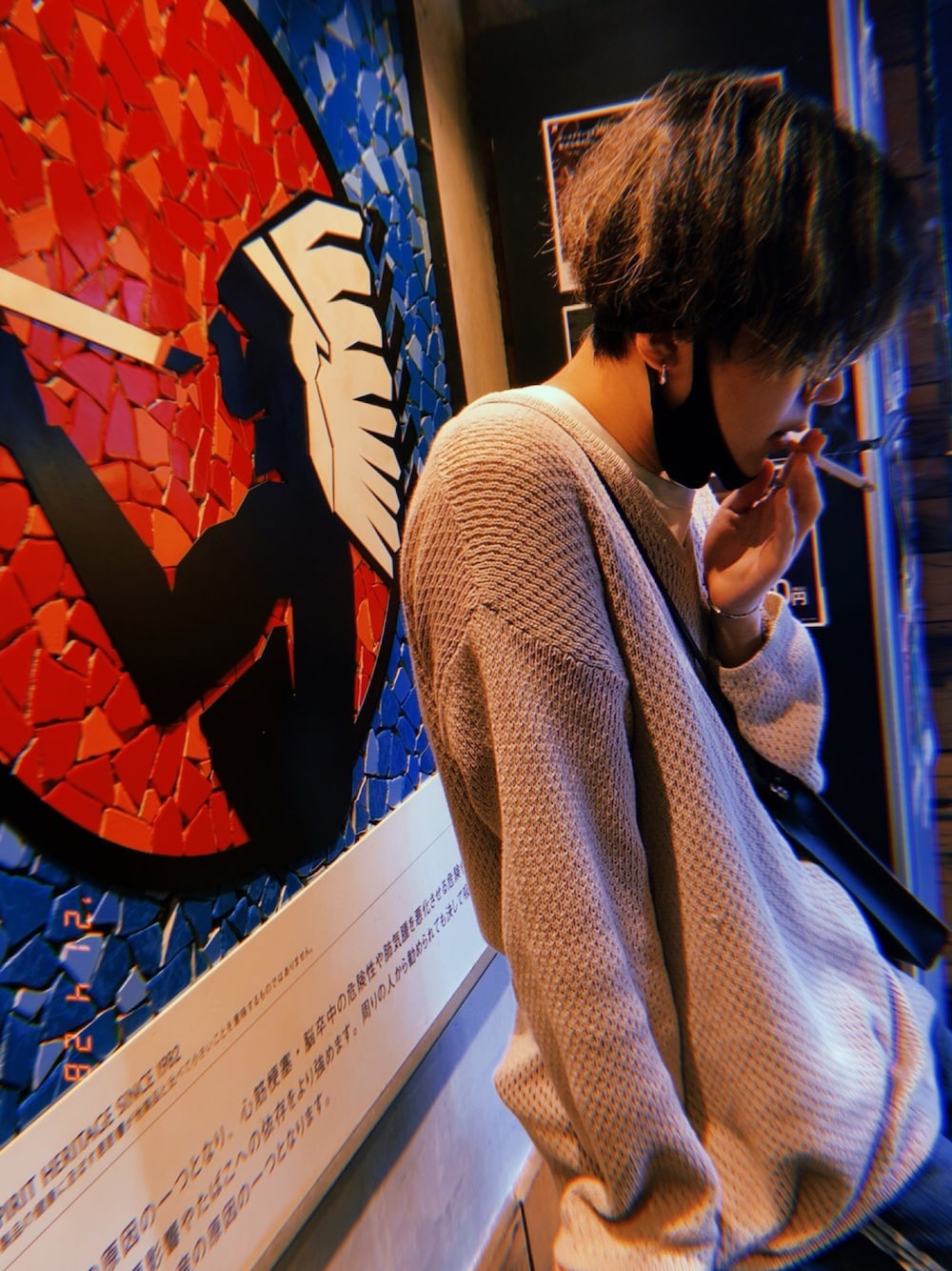 「カジュアル、古着、サングラススタイル、サングラス、ゆるコーデ、お洒落さんとつながりたい、古着MIX」｜「アメスピのアイテム（ペット用おもちゃ、ブルー系）」を使った、はるさん（メンズ・181cm）の春コーディネートの1枚目の写真