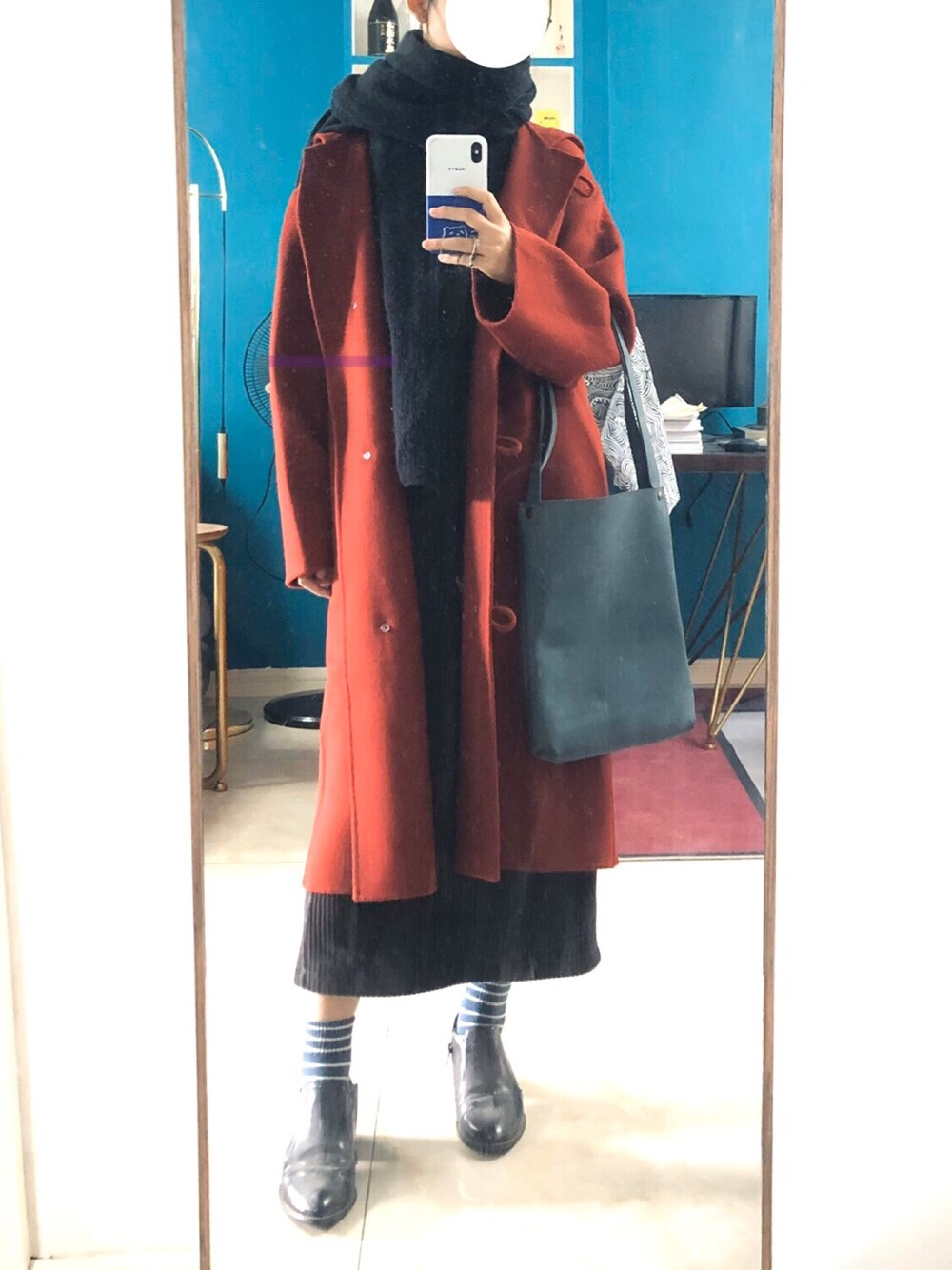 「UNIQLOのコーデュロイロングナロースカート（スカート、グレー系）」を使った、SiennaDengさん（レディース・160cm）の秋コーディネートの1枚目の写真
