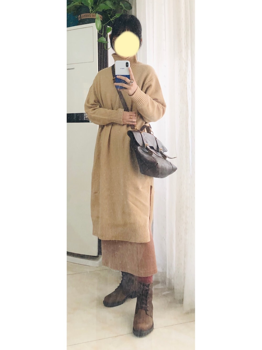 「ootd、日系极简」｜「UNIQLOのウールブレンドハイネックスリットワンピース（長袖）（ワンピース、ベージュ系）」を使った、SiennaDengさん（レディース・160cm）の冬コーディネートの1枚目の写真
