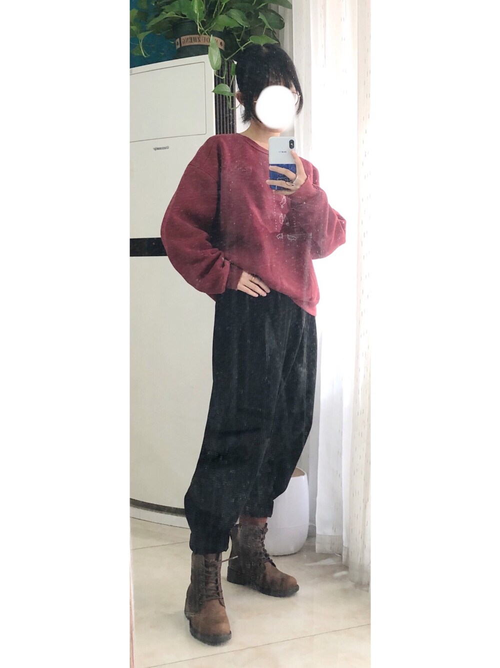 「ootd、休闲、男友风」｜「ClarksのClarks® Orinoco Spice Waterproof Boot（ブーツ、ブラウン系）」を使った、SiennaDengさん（レディース・160cm）の冬コーディネートの1枚目の写真