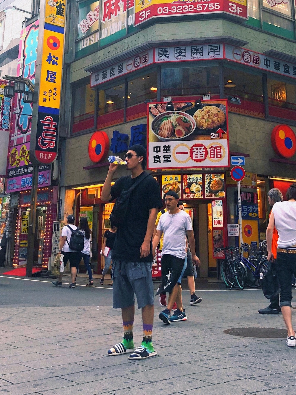 「NIKE ACGのアイテム（Tシャツ/カットソー、ブラック系）」を使った、zhongjiang0207さん（メンズ・186cm）の夏コーディネートの1枚目の写真