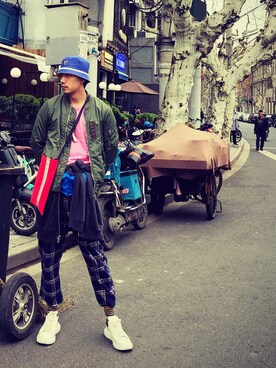 「Abercrombie&Fitch（アバークロンビーアンドフィッチ）のアイテム（パーカー）」を使った、zhongjiang0207さん（メンズ・186cm）の春コーディネート