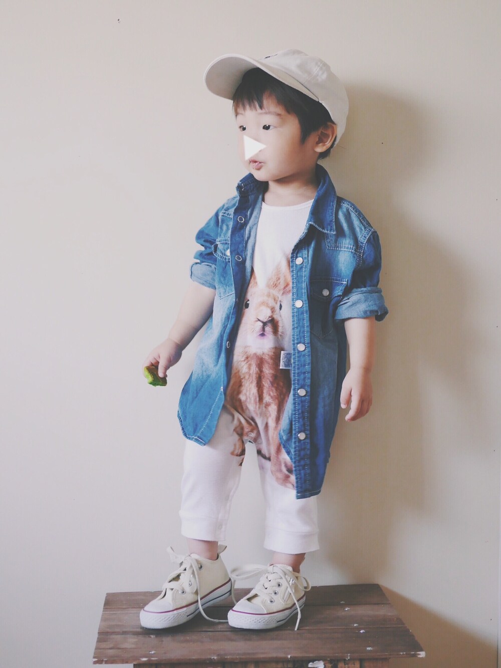 「ドラフトギャップ、デニシャツ、GAP、GU、converse、スニーカー、F.O.Online Store、キャップ、男の子、2歳」｜「CONVERSEのCONVERSE / CHILD ALL STAR N Z OX（スニーカー、ホワイト系）」を使った、(嵐太)arata.✩さん（キッズ・80cm）の夏コーディネートの1枚目の写真