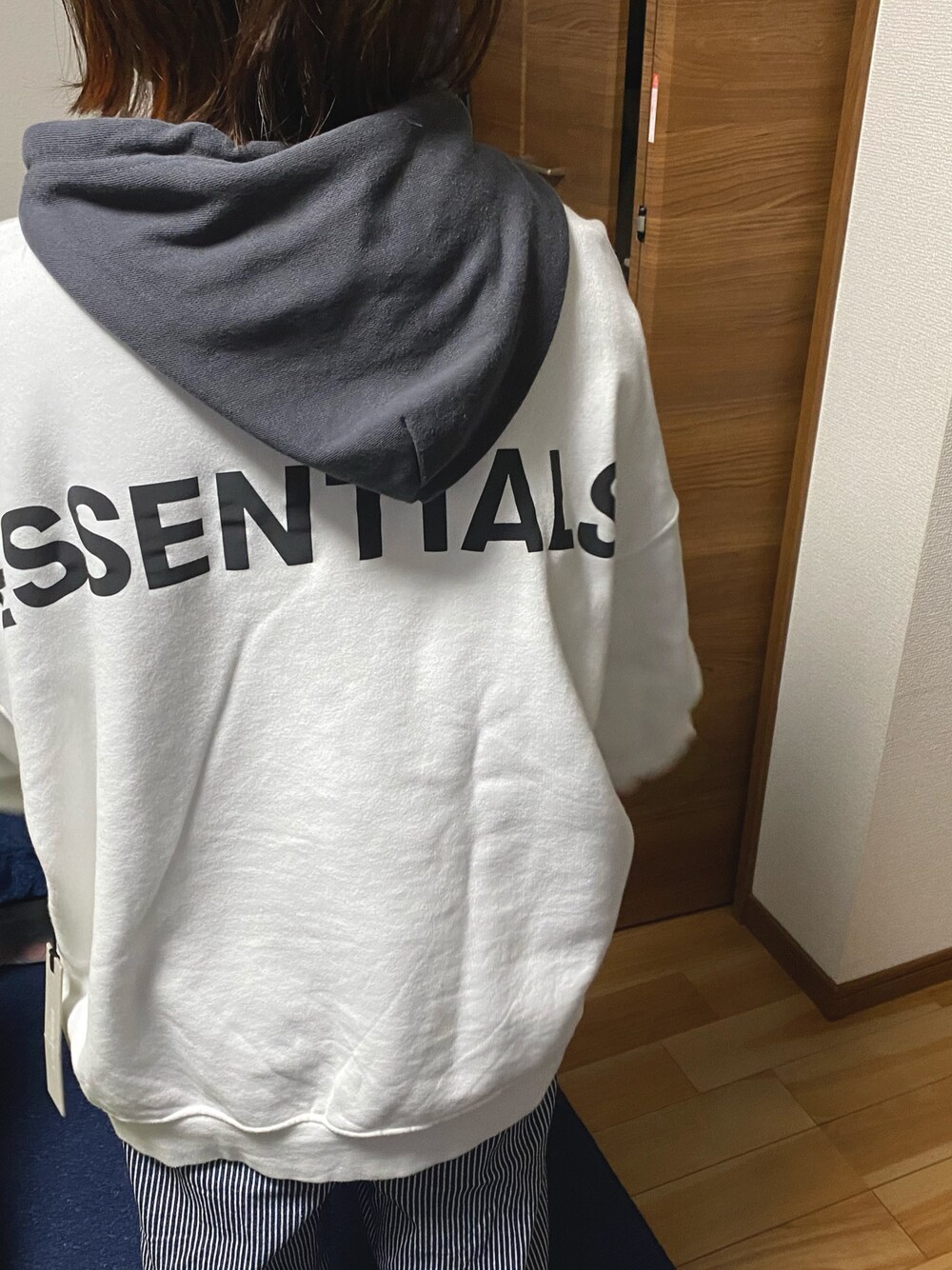 「S.ESSENTIALSのアイテム（スウェット、ホワイト系）」を使った、ほのかさん（レディース・151cm）の春コーディネートの1枚目の写真