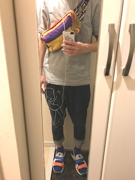 「アイテム（ボディバッグ/ウエストポーチ、イエロー系）」を使った、愛がない兎さん（メンズ・170cm）の夏コーディネート