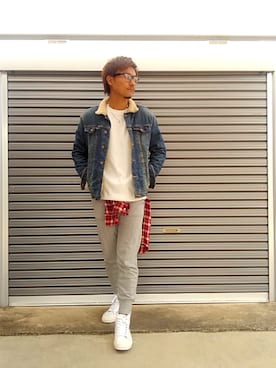 「オフホワイト」｜「アイテム（デニムジャケット）」を使った、エポジンさん（メンズ・175cm）の秋コーディネート