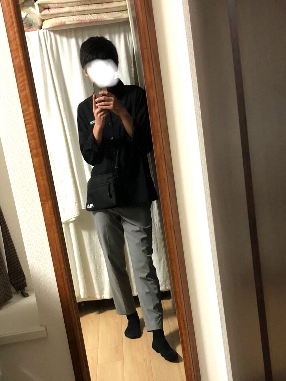 「シンプルコーデ、ブラック、スラックス、大人コーデ、Subciety」｜「Subcietyのアイテム（シャツ/ブラウス、ブラック系）」を使った、Lemongaさん（メンズ・170cm）の夏コーディネートの1枚目の写真