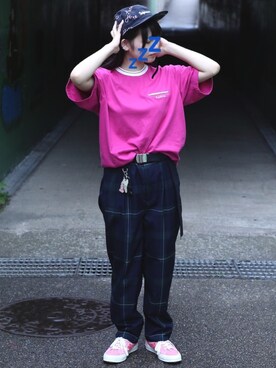 キャップを使った ピンクtシャツ のレディース人気ファッションコーディネート Wear