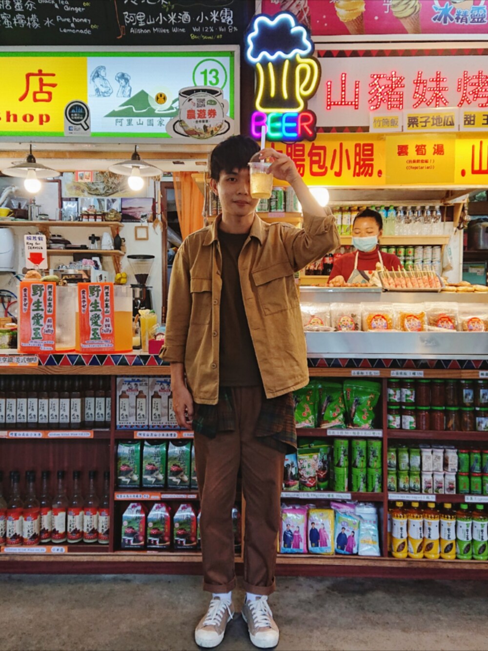 「冬コーデ、GU、UNIQLO、lativ、Taiwan、台湾」｜「GUのアイテム（チノパンツ、ブルー系）」を使った、ansさん（メンズ・170cm）の秋コーディネートの1枚目の写真