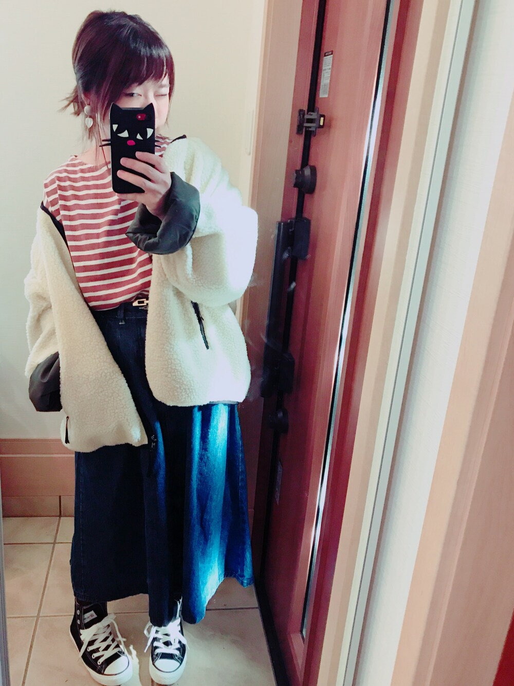 「wearhalloween2017、大人ガーリー、スニーカー、ボアブルゾン、カスタネ、アーバンリサーチ、ボーダー、ブラウン、低身長コーデ」｜「Kastaneのリバーシブルボアブルゾン（ブルゾン、ホワイト系）」を使った、memeさん（レディース・148cm）の秋コーディネートの1枚目の写真