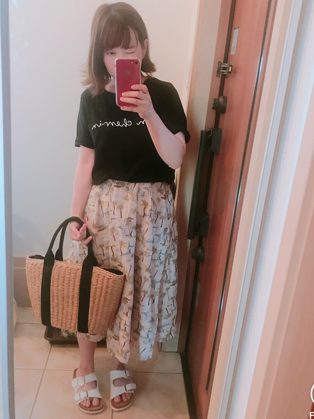 「夏、おしゃれさんと繋がりたい、休日コーデ、かごバッグ、シンプルコーデ、低身長」｜「KhajuのKhaju:パームプリントスカート◇（スカート、ベージュ系）」を使った、memeさん（レディース・148cm）の夏コーディネートの1枚目の写真