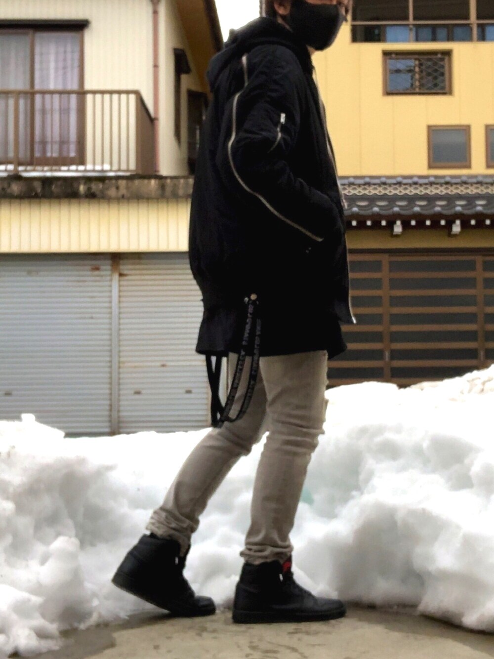 「ストリート、MA-1、ビッグシルエット、スニーカー、STAMPD、drkshdw、NIKE、AIR JORDAN、私の推しブランド、グレー」｜「DRKSHDWのDRKSHDW / ダークシャドウ：PULLOVER HOODIE：プルオーバーフードパーカー：DU17F2285-F[WAX]（パーカー、ブラック系）」を使った、Hi-noさん（メンズ・175cm）の冬コーディネートの1枚目の写真