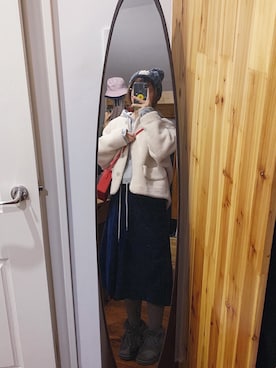 「red」｜「アイテム（ニットキャップ/ビーニー）」を使った、MISHAさん（レディース・162cm）の冬コーディネート