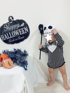 「アイテム（ロンパース、ブラック系）」を使った、TO さん（キッズ・70cm）の秋コーディネート