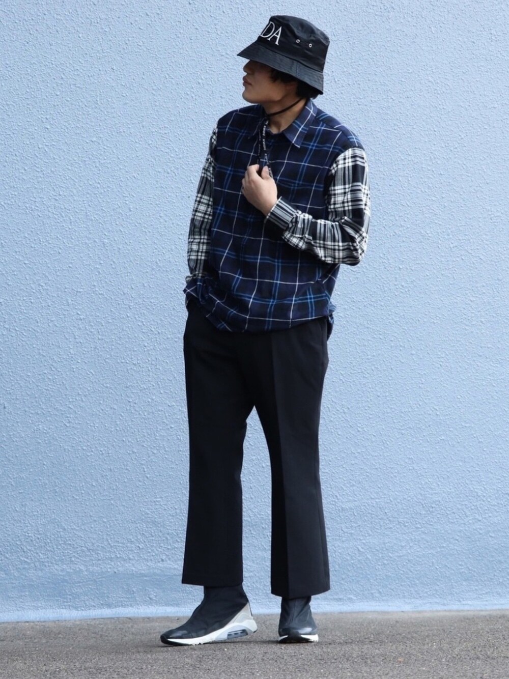「UNIQLO、JWANDERSON、AMBUSH、CHRISTIAN DADA、shiyoh、RASIC、シャツスタイル、春コーデ、今日のコーデ、いいね、save、フォローお願いします🤑」｜「CHRISTIAN DADAの■別注■CHRISTIAN DADA×MIDWEST EXCLUSIVE “DADA EMBROIDERY”バケットハット（ハット、ブラック系）」を使った、レンさん（メンズ・170cm）の春コーディネートの1枚目の写真