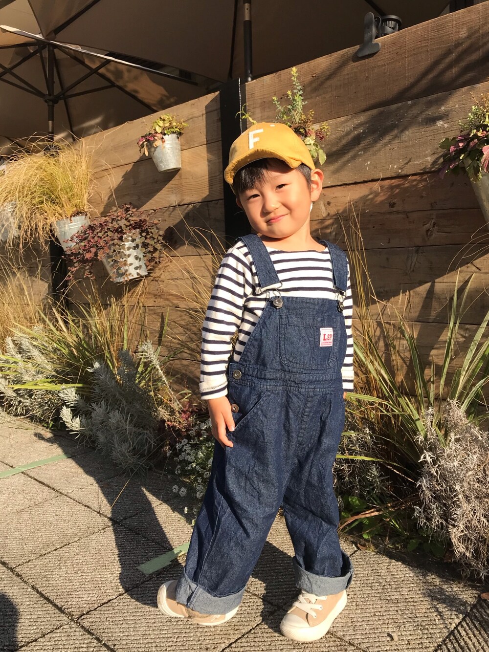 「キッズファッション、カジュアル、秋コーデ、男の子、オールインワン、サロペット、デニム、3歳、コンバース、マーキーズ」｜「こども ビームスのアイテム（トップス、ブルー系）」を使った、あややさん（キッズ・100cm）の秋コーディネートの1枚目の写真