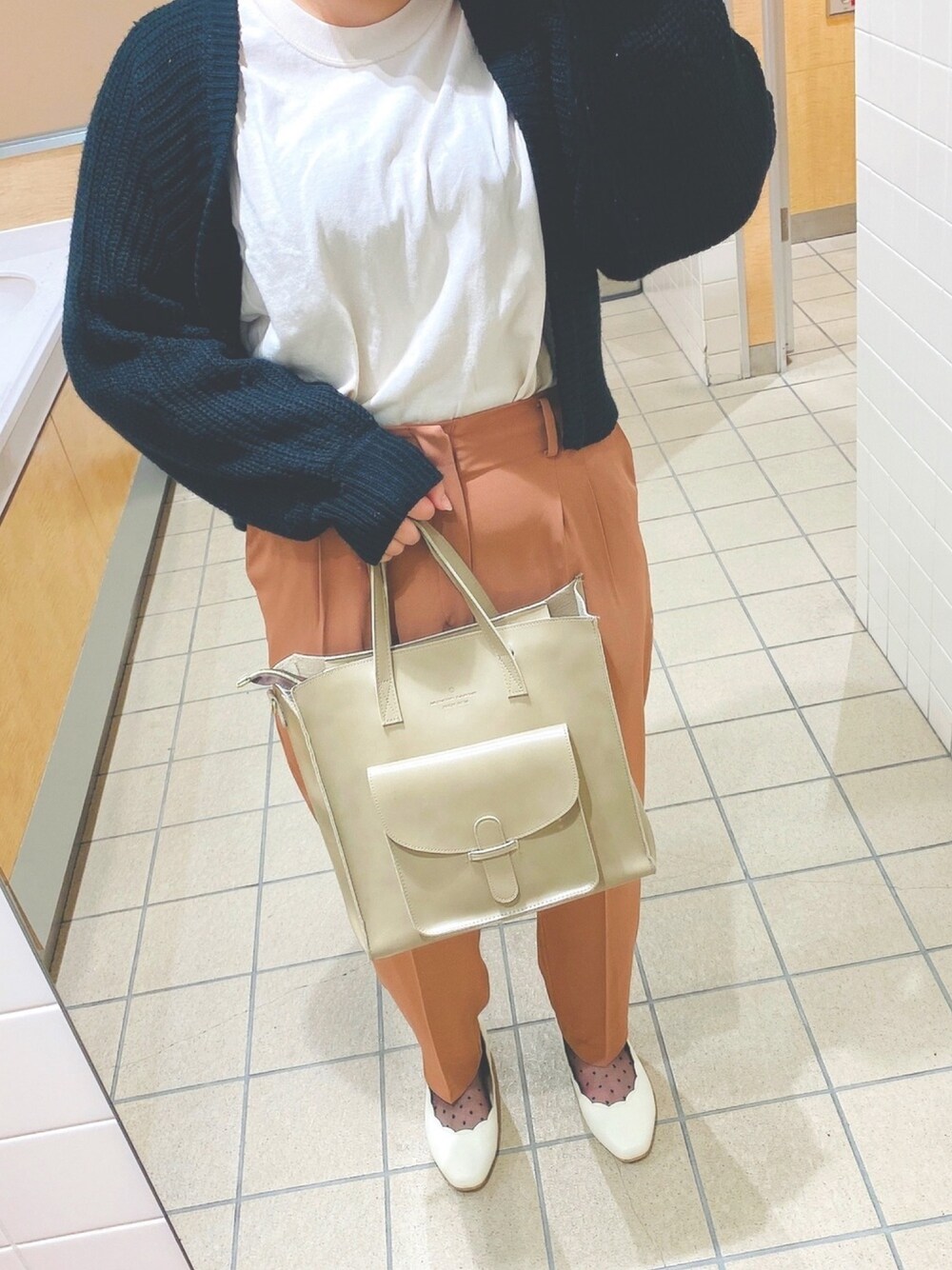 「今日のコーデ、シンプルコーデ、くすみカラー、カラーパンツ、ぽっちゃり、ぽっちゃりコーデ、ロンT、3色コーデ」｜「しまむらのアイテム（その他アウター、ブラック系）」を使った、aoi✩.*˚さん（レディース・163cm）の春コーディネートの1枚目の写真