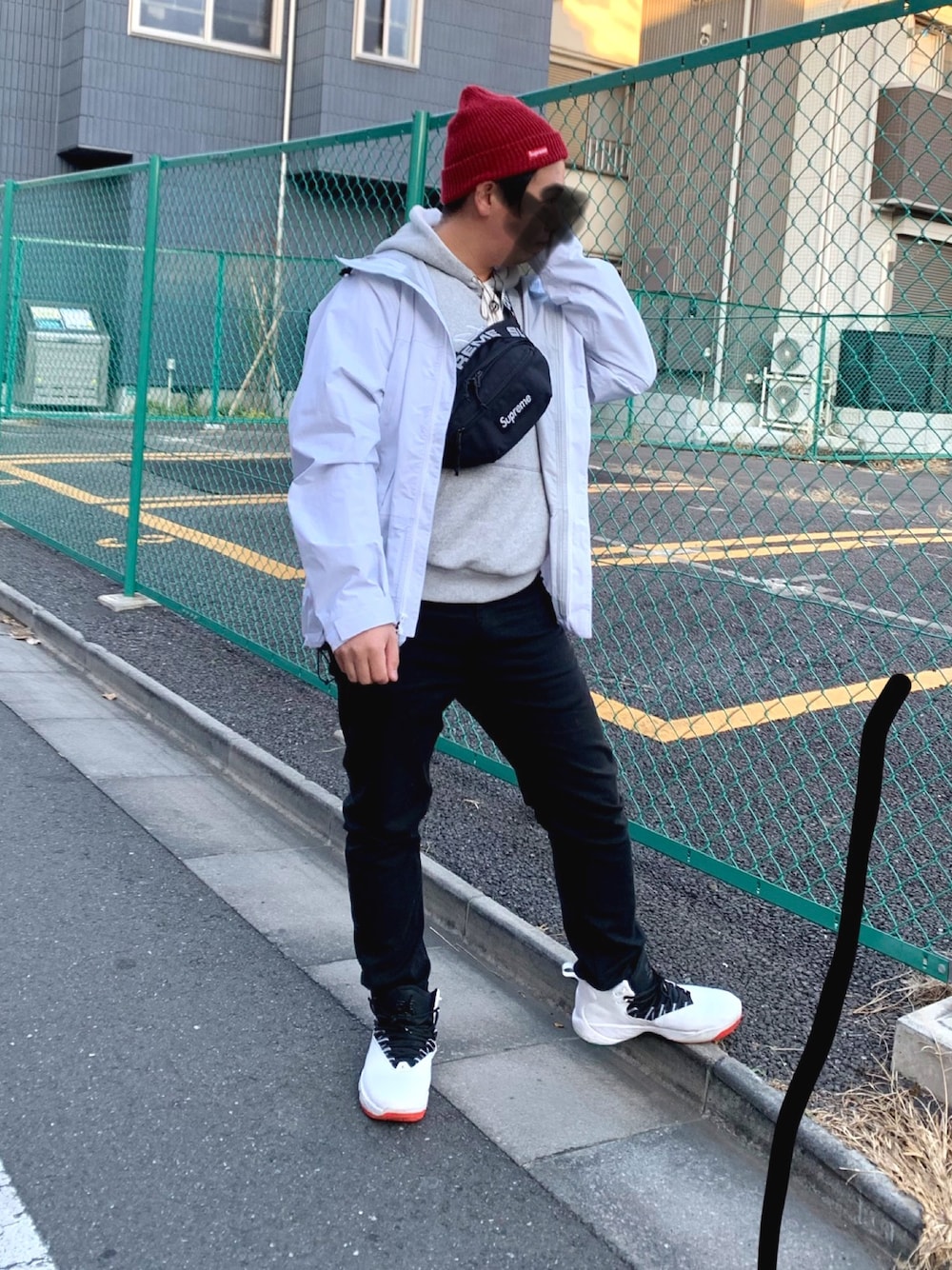 Supreme のナイロンジャケット（ホワイト系）を使った人気ファッション