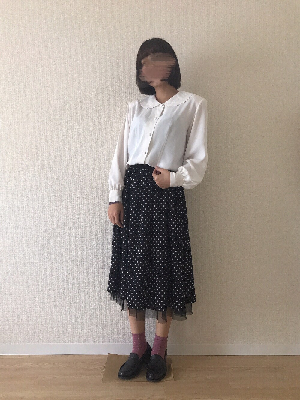 「ブラウス、ドット、ローファー、タックイン、ボブ、ゆるコーデ、夏コーデ、黒、古着、古着MIX」｜「usedのアイテム（シャツ/ブラウス、ホワイト系）」を使った、あらかわみか（みかんぬ）さん（レディース・158cm）の夏コーディネートの1枚目の写真