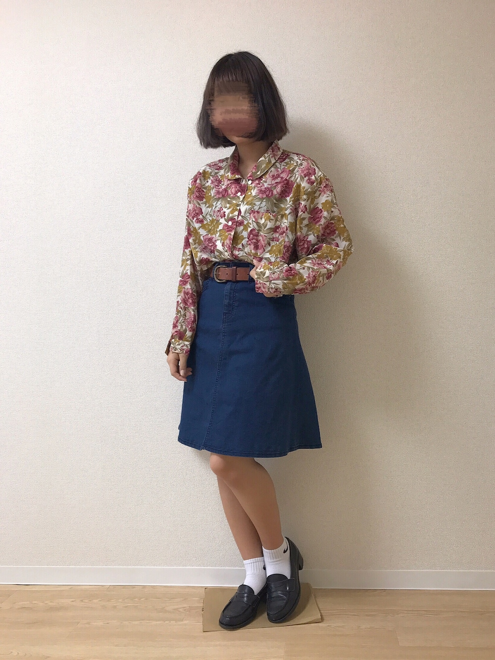 「夏コーデ、プチプラ、シャツスタイル、スポーツミックス、GU、柄シャツ、タックイン、デニムスカート、ボブ、古着」｜「usedのアイテム（シャツ/ブラウス、その他）」を使った、あらかわみか（みかんぬ）さん（レディース・158cm）の夏コーディネートの1枚目の写真