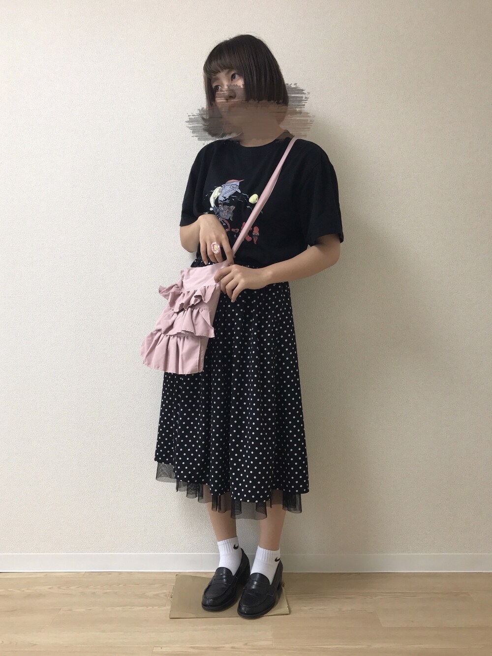 「ブラック、Tシャツ、タックイン、ドット、ゆるコーデ、ラクチンコーデ、夏、カジュアルコーデ、ボブ、ローファー」｜「KOO-KIのTシャツ / KOO-KI（Tシャツ/カットソー、ブラック系）」を使った、あらかわみか（みかんぬ）さん（レディース・158cm）の夏コーディネートの1枚目の写真
