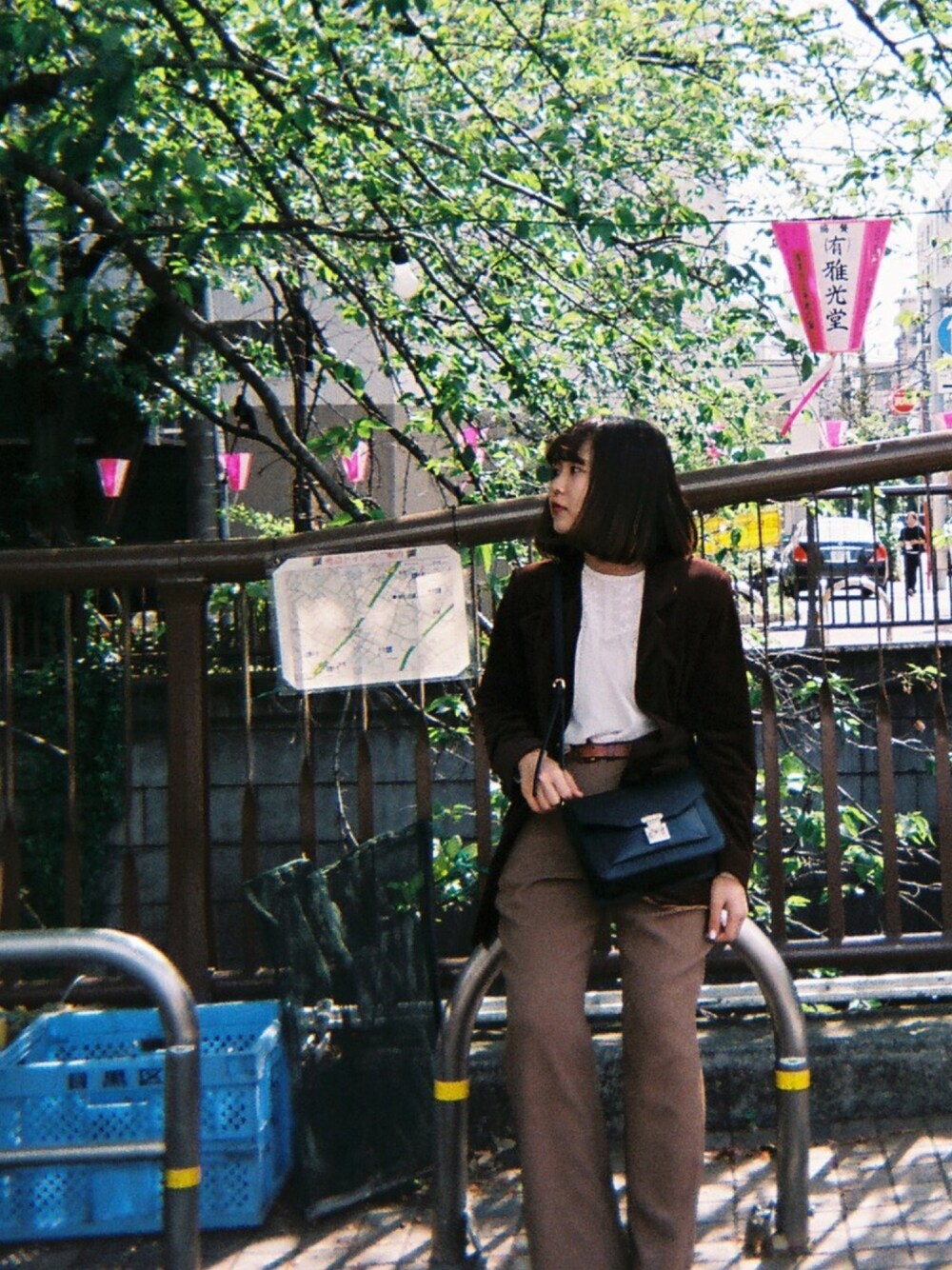 「休日スタイル、春、ootd、プチプラコーデ、大人カジュアル、ベージュ、メンズライク、used、ジャケット、古着」｜「GUのアイテム（ショルダーバッグ、ブラック系）」を使った、あらかわみか（みかんぬ）さん（レディース・158cm）の春コーディネートの1枚目の写真