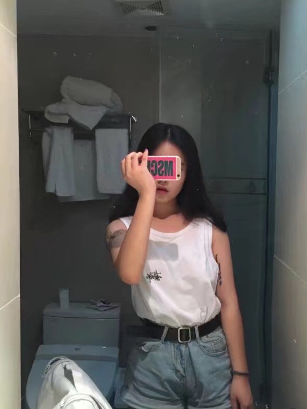 「STUSSYのアイテム（トップス、ホワイト系）」を使った、drammmmagirlさん（レディース・169cm）の冬コーディネートの1枚目の写真