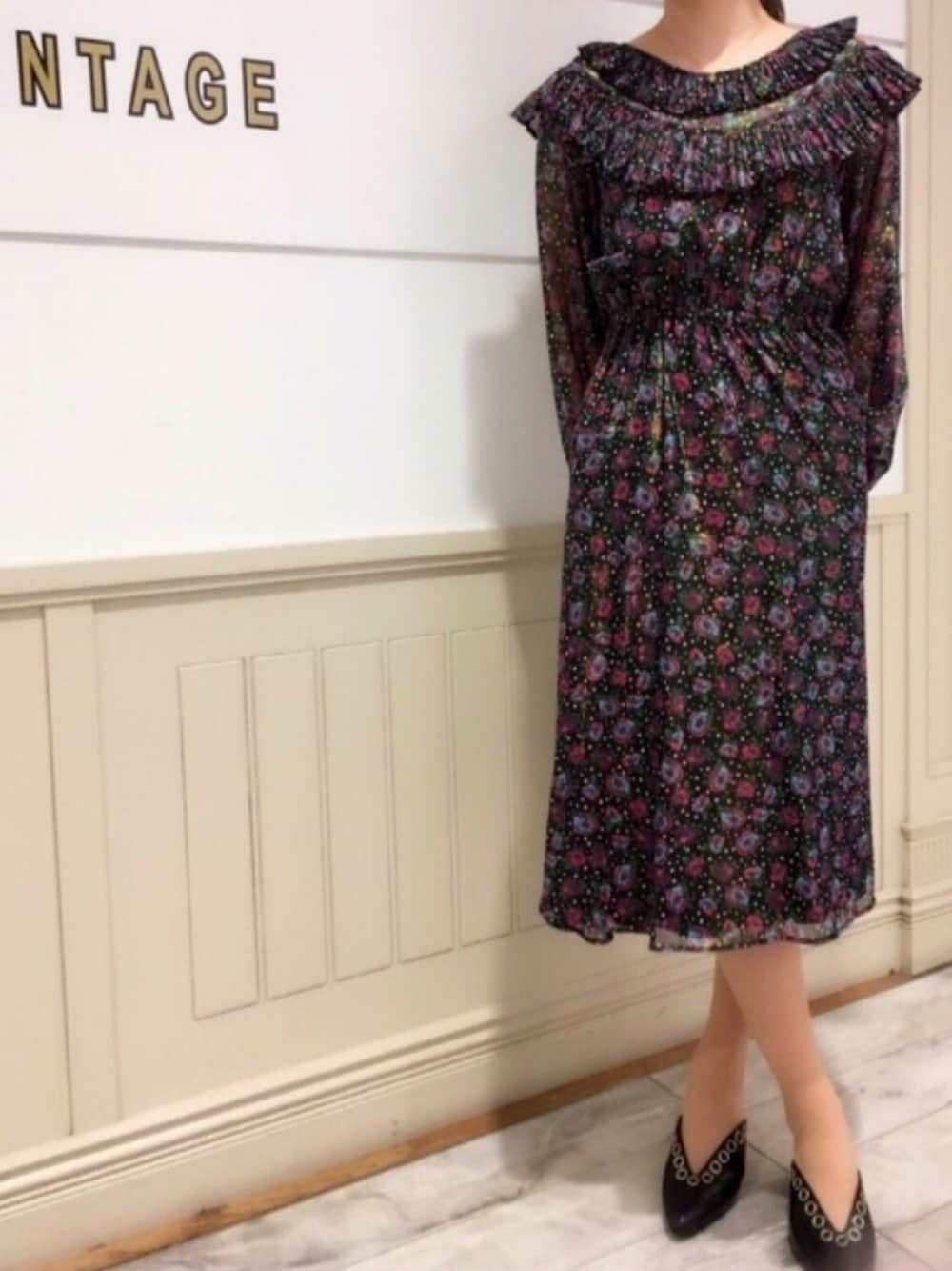 「ワンピース、Lilybrown、スター、キレイめ」｜「LILY BROWNのスタードット花柄ワンピース（ワンピース、ブラック系）」を使った、minoriさん（レディース・158cm）の秋コーディネートの1枚目の写真