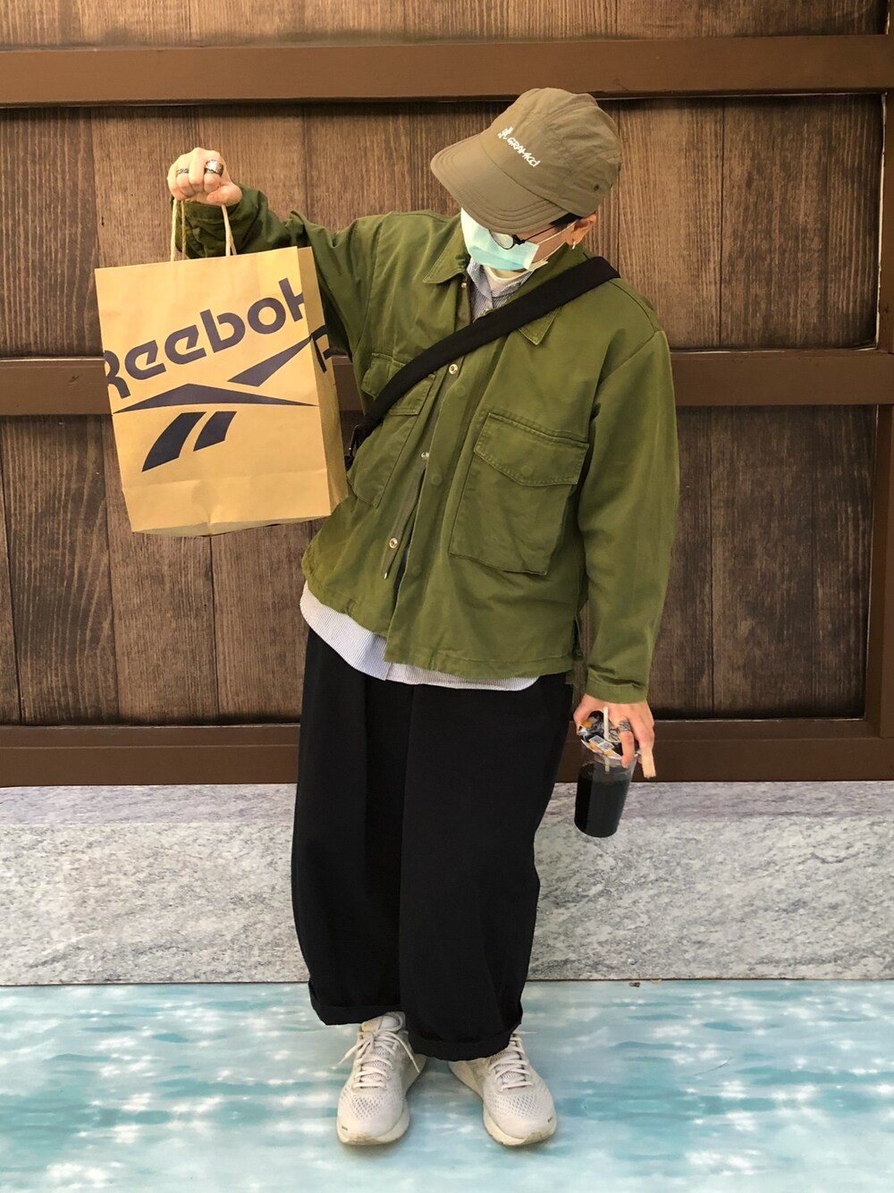 「ootd、街頭穿搭、球鞋、休閒、日系極簡、鹽系風格、男友風、oversize、通勤穿搭」｜「VINTAGEのアイテム（ブルゾン、グリーン系）」を使った、陳亭さん（メンズ・160cm）の春コーディネートの1枚目の写真