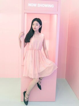 「ATMOSPHERE（アトモスフィア）のアイテム」を使った、Winnie  Chengさん（レディース・165cm）の秋コーディネート