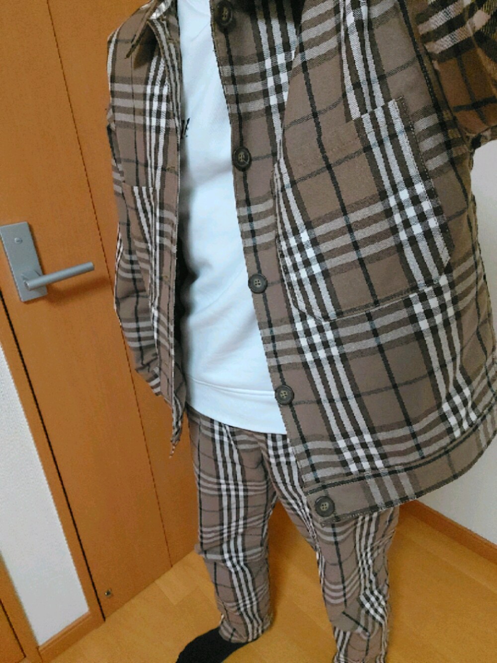 「オールGU、今日のコーデ、カジュアル、低身長、チェック、セットアップ、シェフパンツ、おしゃれさんと繋がりたい」｜「GUのアイテム（ジャケット/アウター、その他）」を使った、アッコさん（メンズ・162cm）の冬コーディネートの1枚目の写真