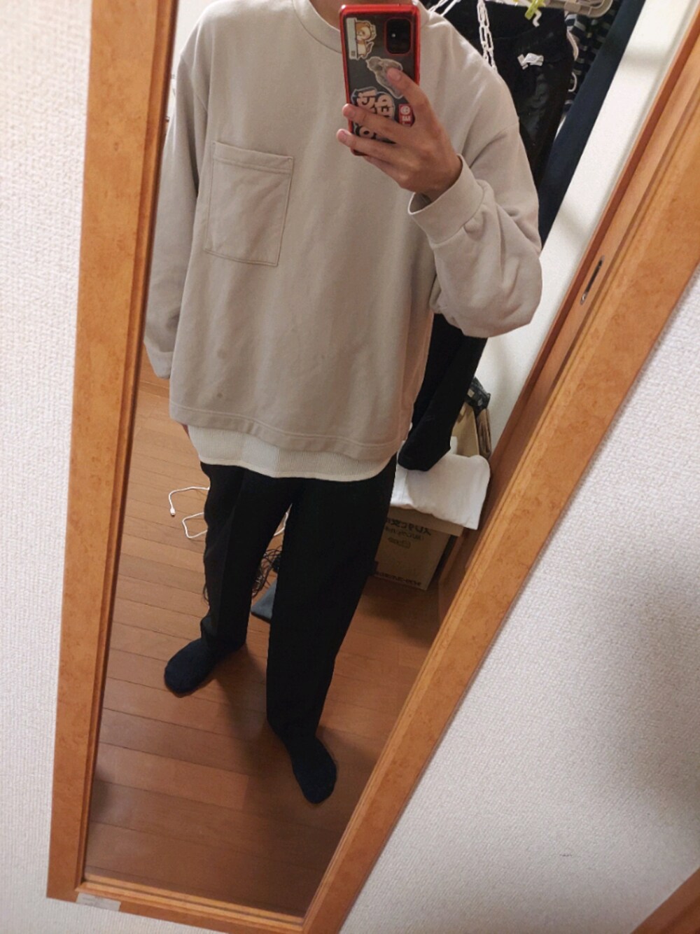 「春夏コーデ、おしゃれさんと繋がりたい、シンプルコーデ、カジュアル、スラックス、GU、低身長コーデ、お洒落さんとつながりたい、オーバーサイズ、いいね、save、フォローお願いします🤑」｜「GUのアイテム（パンツ、ブラック系）」を使った、アッコさん（メンズ・162cm）の春コーディネートの1枚目の写真