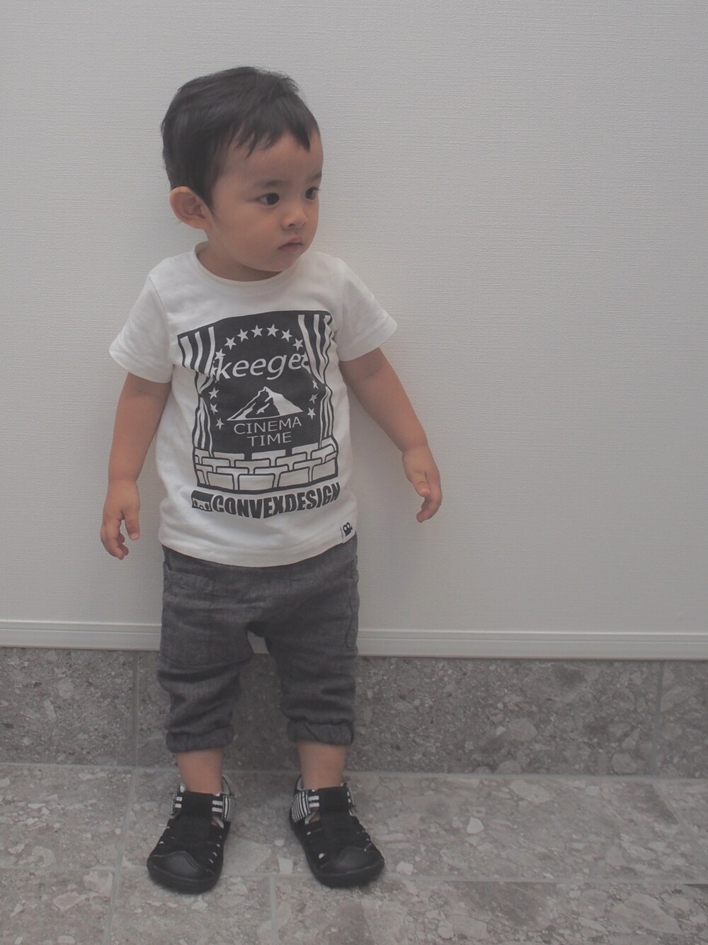 「kids、キッズコーデ、おとこのこ、80cm、1歳、モノトーン」｜「BRANSHESのアイテム（Tシャツ/カットソー、ホワイト系）」を使った、SEI-KOTOさん（キッズ・80cm）の夏コーディネートの1枚目の写真