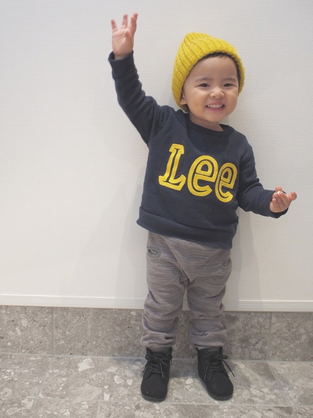 「kids、キッズコーデ、おとこのこ、ニット帽、LEE」｜「3coinsのアイテム（ニットキャップ/ビーニー、イエロー系）」を使った、SEI-KOTOさん（キッズ・90cm）の冬コーディネートの1枚目の写真