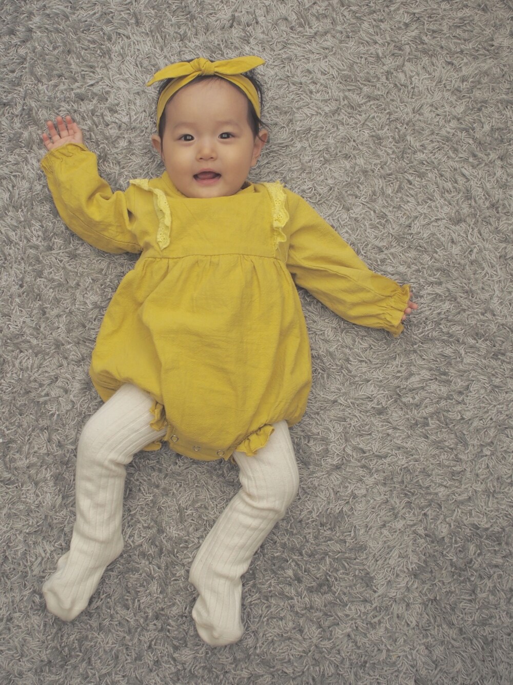 「kids、キッズコーデ、ベビーコーデ、おんなのこ、8ヶ月、70cm、ヘアバンド」｜「Handmadeのアイテム（ヘアバンド、イエロー系）」を使った、SEI-KOTOさん（キッズ・70cm）の秋コーディネートの1枚目の写真