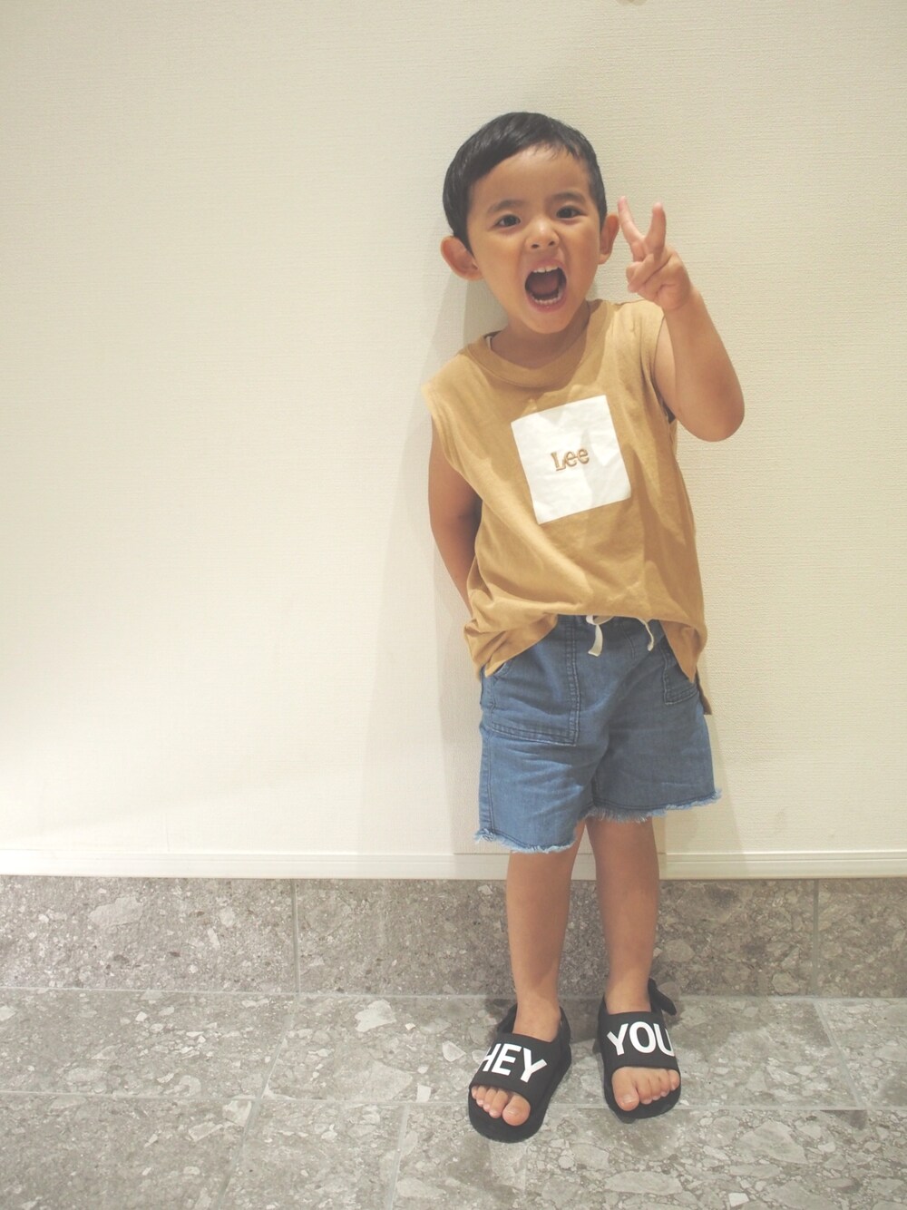 「kids、キッズコーデ、おとこのこ、100cm、3歳、LEE、タンクトップ、デニム」｜「Leeの【Lee×CIAOPANIC TYPY】ノースリーブロゴTee（Tシャツ/カットソー、ベージュ系）」を使った、SEI-KOTOさん（キッズ・100cm）の夏コーディネートの1枚目の写真